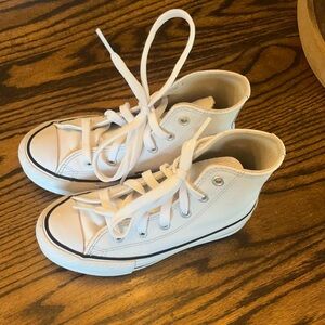 Youth girl Chuck Taylor Converse size 13